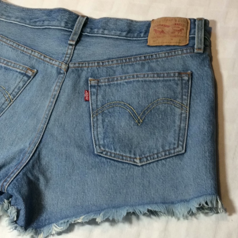 Levi’s Cut Off 501 Jean Shorts waist 32